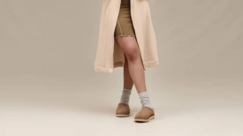 UGG Tasman Slippers Antilope 5955ALP on foot
