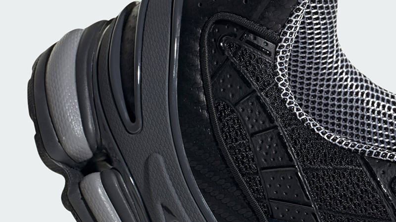 adidas Ozweego Pro Black Iron Metallic IH0397 Detail