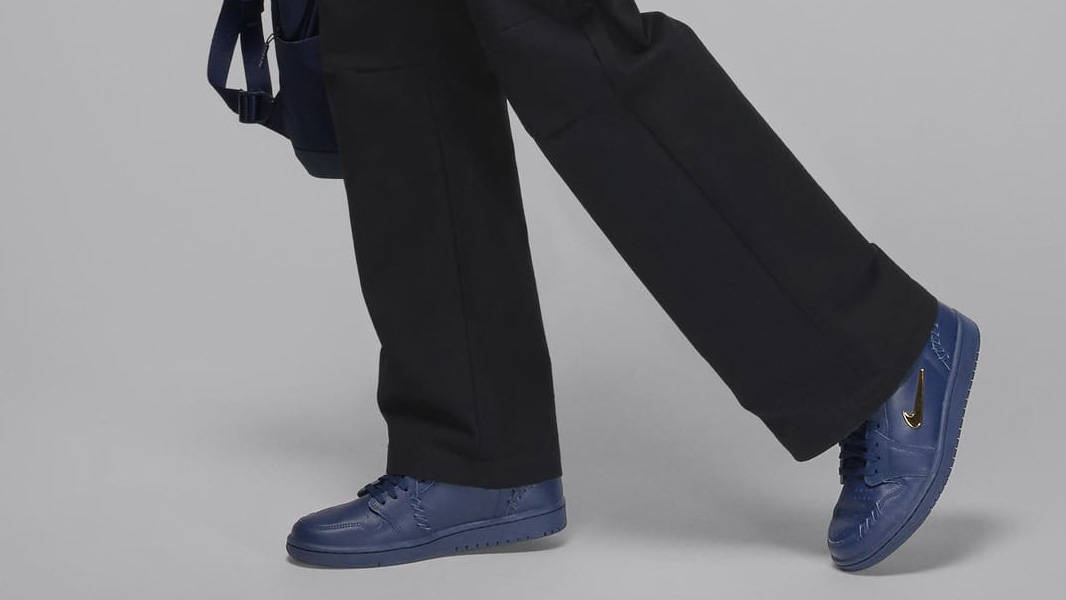 Air Jordan 1 Low Method of Make Midnight Navy On Foot