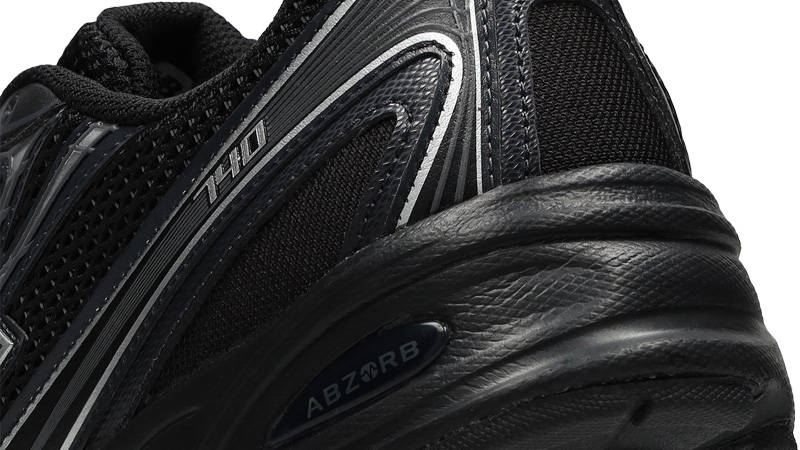 New Balance 740 Black Silver Closeup