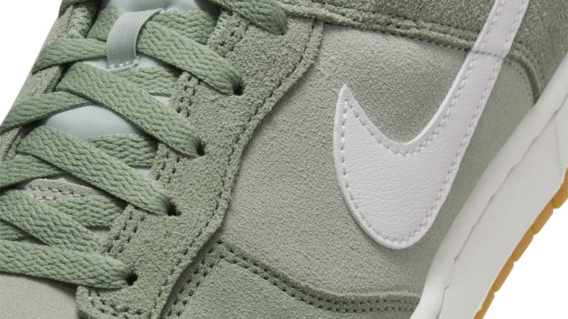 Nike Dunk Low SE Jade Horizon Gum Side Closeup