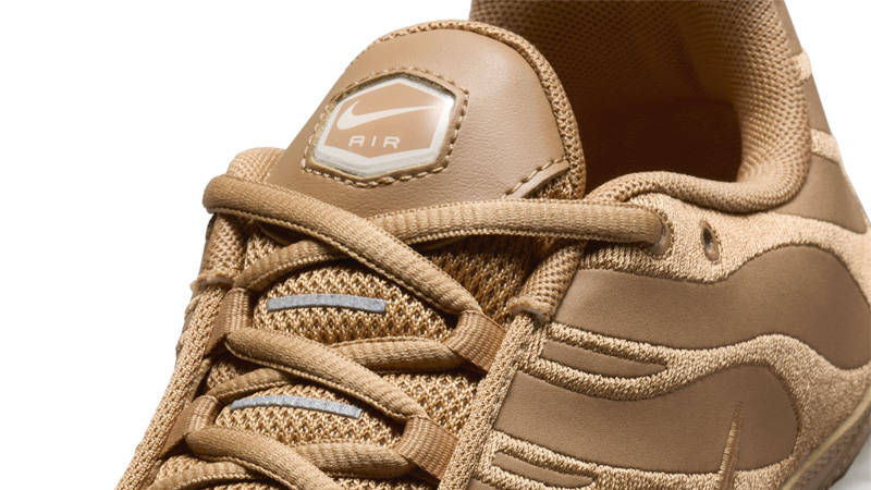 Nike TN Air Max Plus Flax Sail Side Closeup