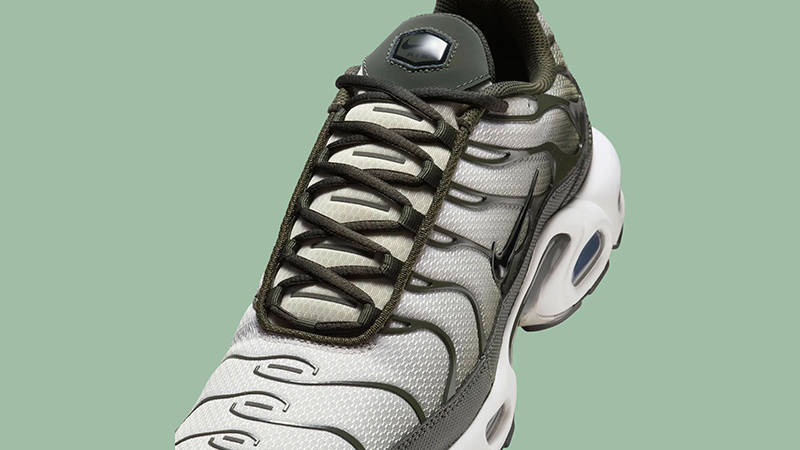 Nike TN Air Max Plus Olive White DM0032-300 tongue