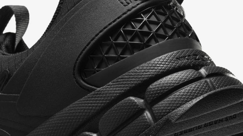 Nike Zoom Vomero 5 Roam Black Racer Blue Closeup