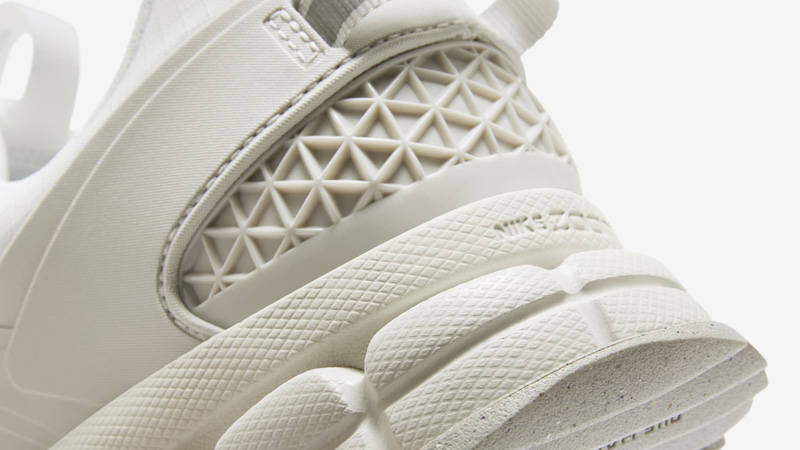 Nike Zoom Vomero 5 Roam Summit White Closeup