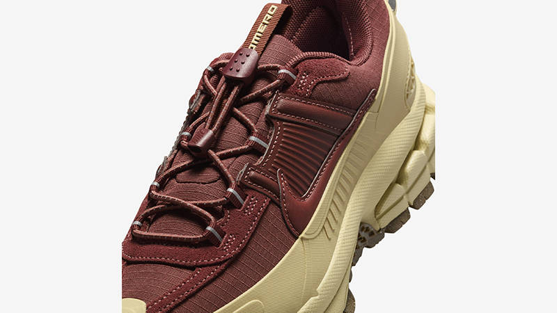 Nike Zoom Vomero 5 Roam Team Gold HQ2181-700 tongue