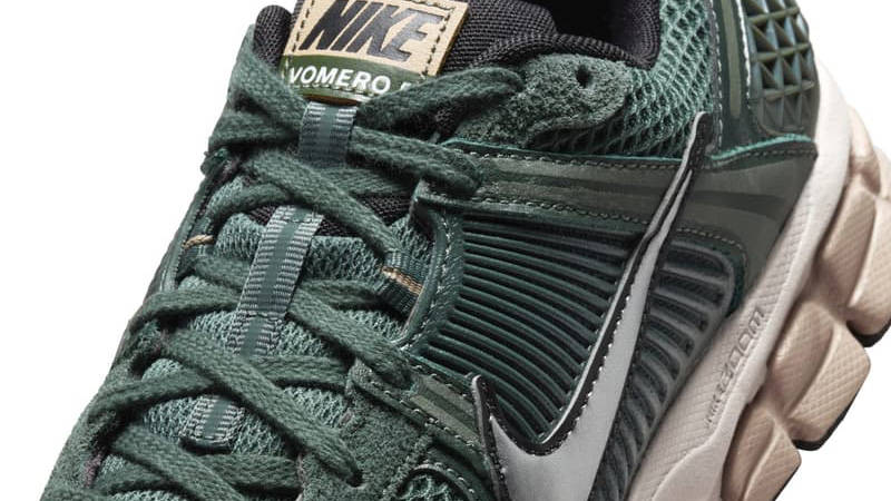 Nike Zoom Vomero 5 Vintage Green Side Closeup