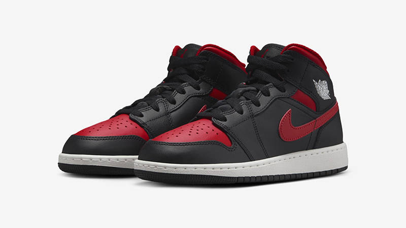 Air Jordan 1 Mid GS Bred DQ8423-067 front