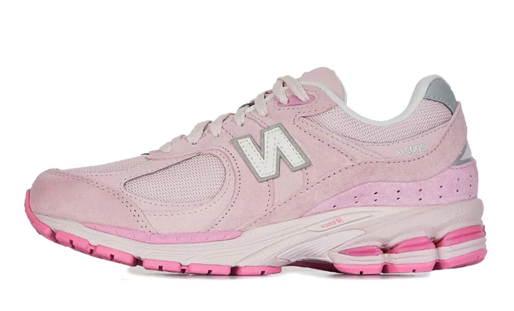 Courir Exclusive x New Balance M2002 Rose