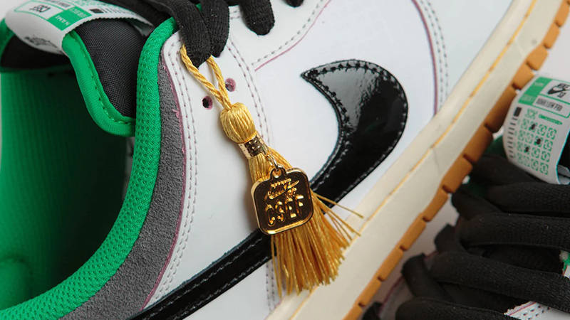 CSEF x Nike SB Dunk Low White Emerald HJ4132-100 Detail