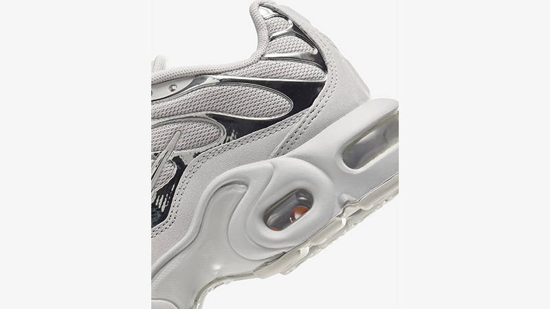 Nike TN Air Max Plus GS Light Iron Ore Silver FZ0977-001 heel