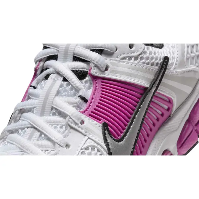 Nike Zoom Vomero 5 GS Hot Fuchsia Side Closeup