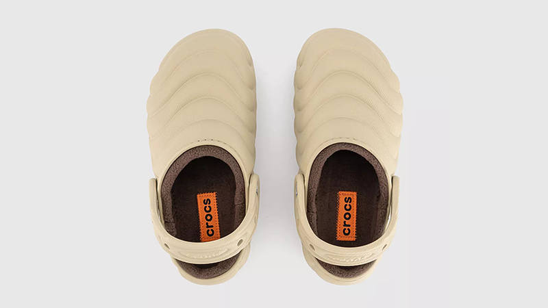 Crocs Classic Clog Overpuff Moth 210059-0LJ middle