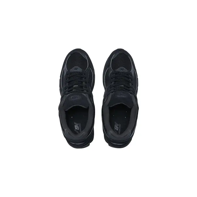 New Balance 2002R Triple Black Suede U2002RBL middle
