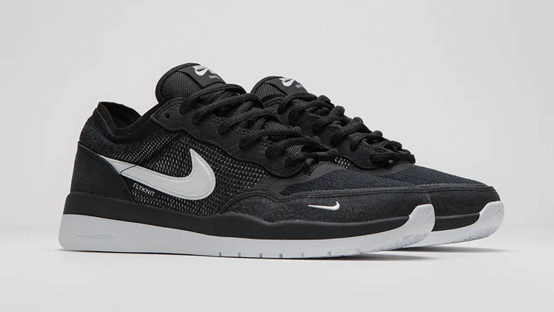 Nike SB PS8 Black White front