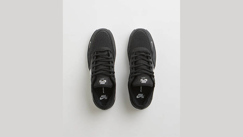 Nike SB PS8 Black White middle