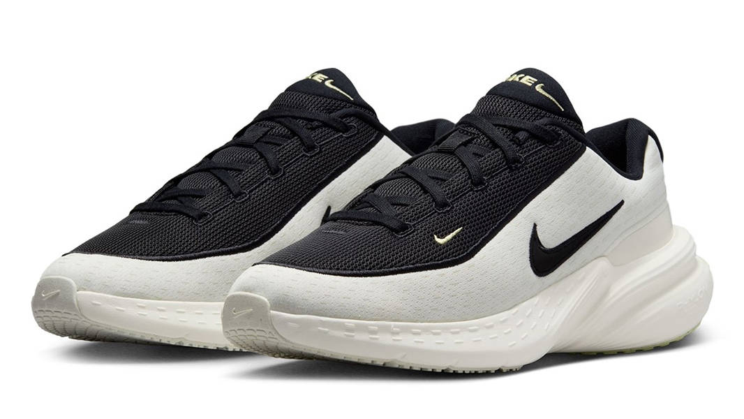 nike shoes with stripes on side