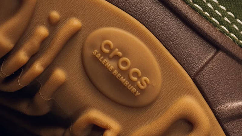 Salehe Bembury x Crocs Pollex Cypress Mallard branding