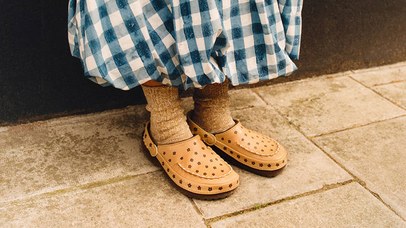Story mfg x Crocs Classic Clog Floral onf oot front