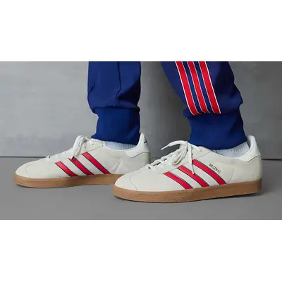 adidas Gazelle Arsenal Terrace Icons Off-White JS3042 on foot feature