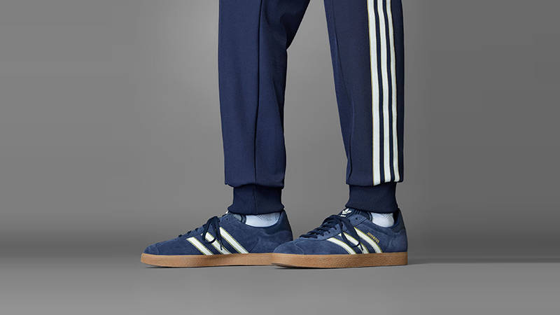 adidas Gazelle Juventus Terrace Icons Blue JS3044 on foot