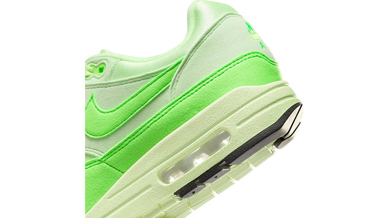 neon green air max 1