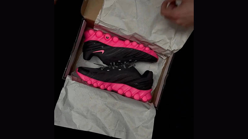 Nike Air Max DN8 Black Hyper Pink in box