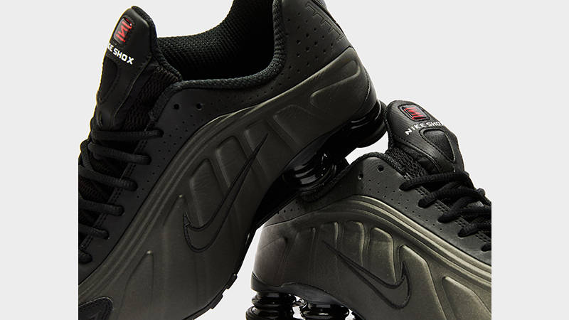 Nike Shox R4 Black Bright Crimson HQ1988-001 tongue
