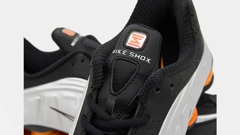Nike Shox R4 Bright Mandarin HQ1988-003 tongue