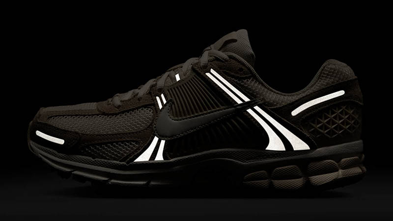 Nike Zoom Vomero 5 Beach HQ0458-200 in dark