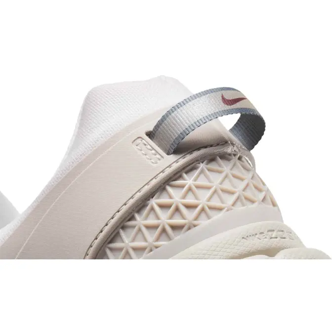Nike Zoom Vomero Roam College Grey Gum Closeup