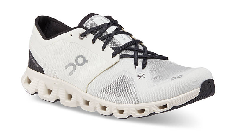On running Cloud X 3 Ivory Black front