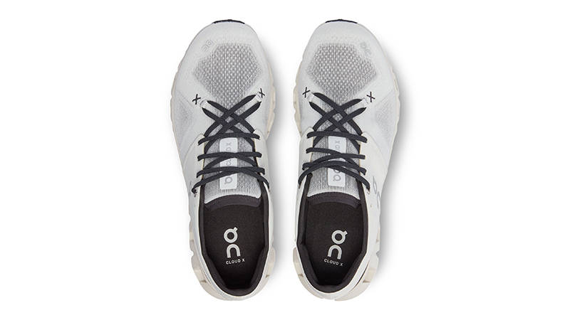 On running Cloud X 3 Ivory Black middle