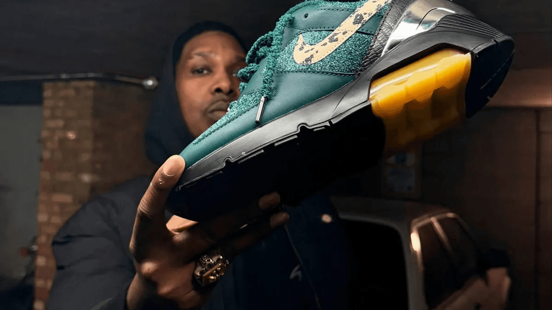 Apron Records x Nike Air Max 180