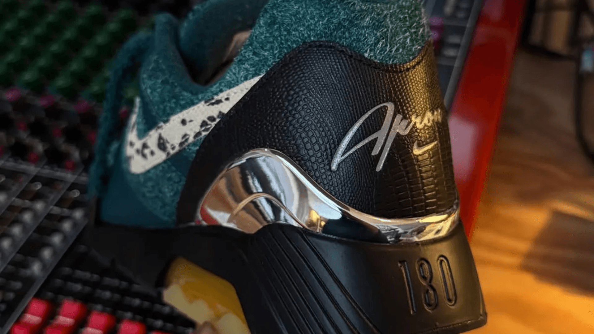 Apron Records x Nike Air Max 180
