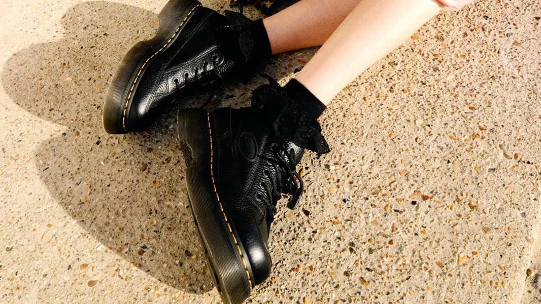 Dr. Martens Buzz 5-Eye Milled Nappa Black 41060001 on feet 2