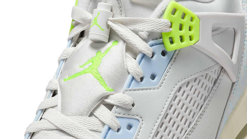 Jordan Spizike Low Photon Dust Volt IB4464-025 Detail