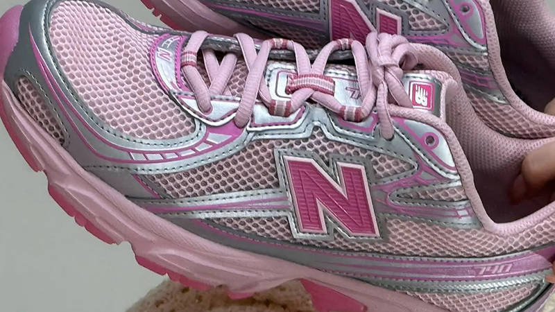New Balance 740 Pink Silver Detail
