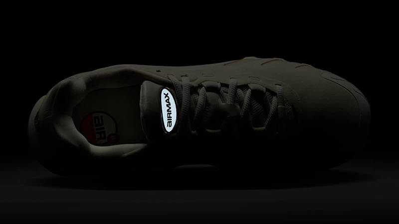Nike Air Max Dn8 Sail Fossil HF5509-101 in dark