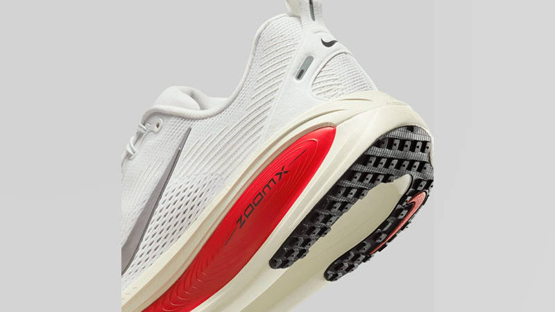 Nike Vomero 18 Platinum Tint Siren Red HM6803-001 heel