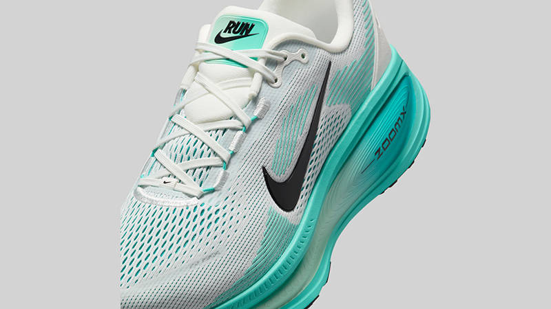 Nike Zoom Vomero 18 Light Blue tongue
