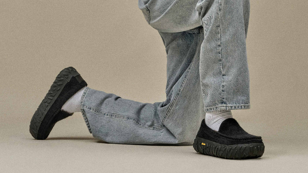 UGG Ascot Vibram Wrap Tech Black On Foot