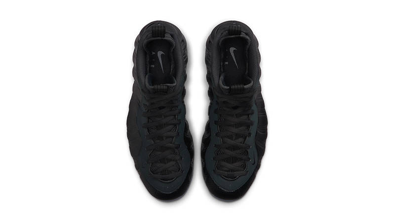 Nike Air Foamposite One Carbon Fiber middle