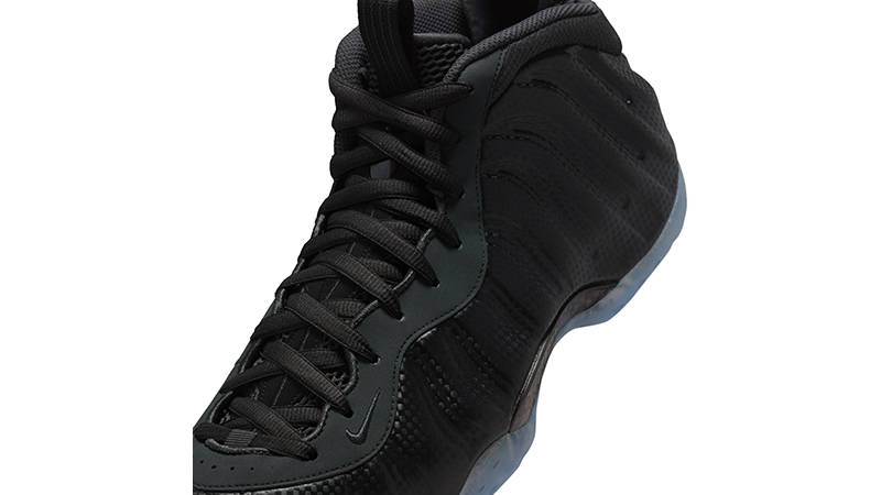 Nike Air Foamposite One Carbon Fiber side