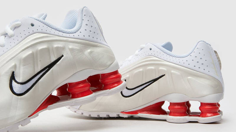 Nike Shox R4 GS Sail Crimson Detail