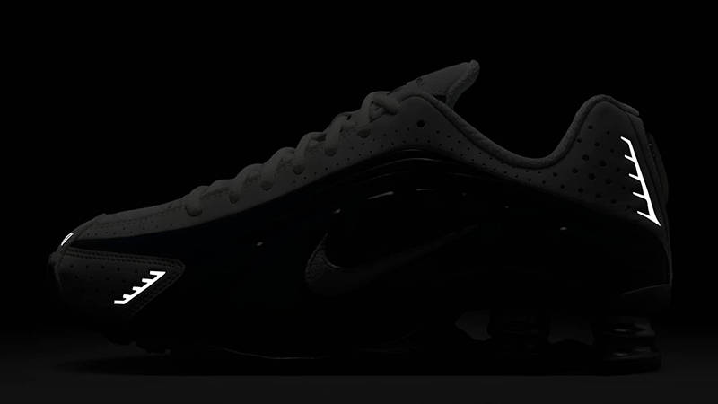 Nike Shox R4 White Iridescent IB7703-100 in dark