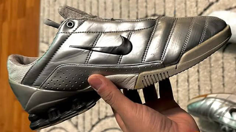 Nike Total 90 Secutor Shox Magia Silver on hand