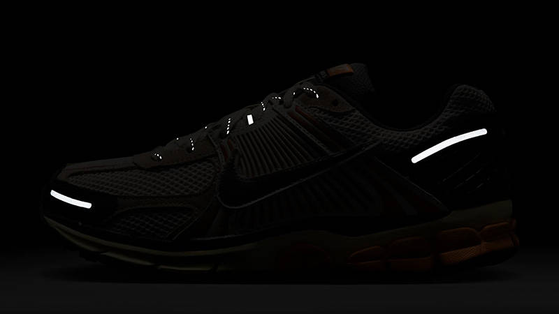 Nike Zoom Vomero 5 Copper Moon IB7469-030 in dark