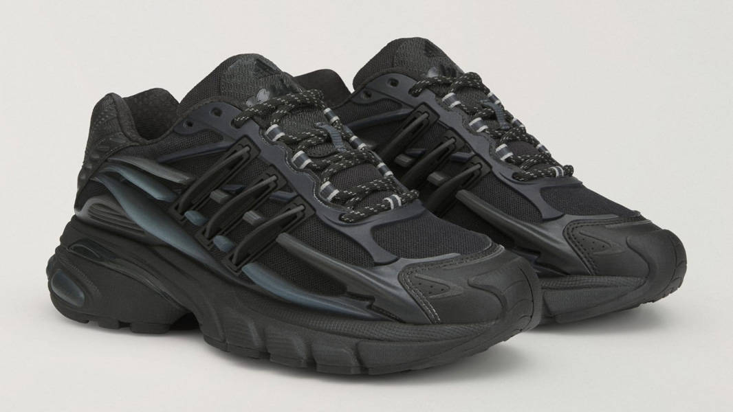 Pharrell x adidas Adistar Jellyfish Triple Black Three Forth Quarter View