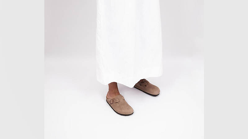 Birkenstock Boston Clogs M Suede Taupe 60461 on foot